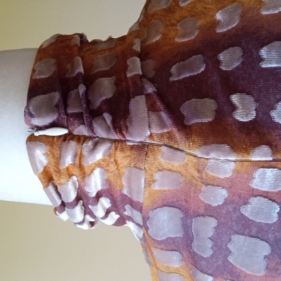 St. John Saint John Sport by Marie Gray animal print stretchy blouse top EUC - Picture 2 of 11